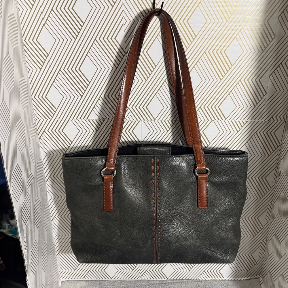 Fossil Elegant Black‎ and Brown Leather Tote Bag classic look quality leather